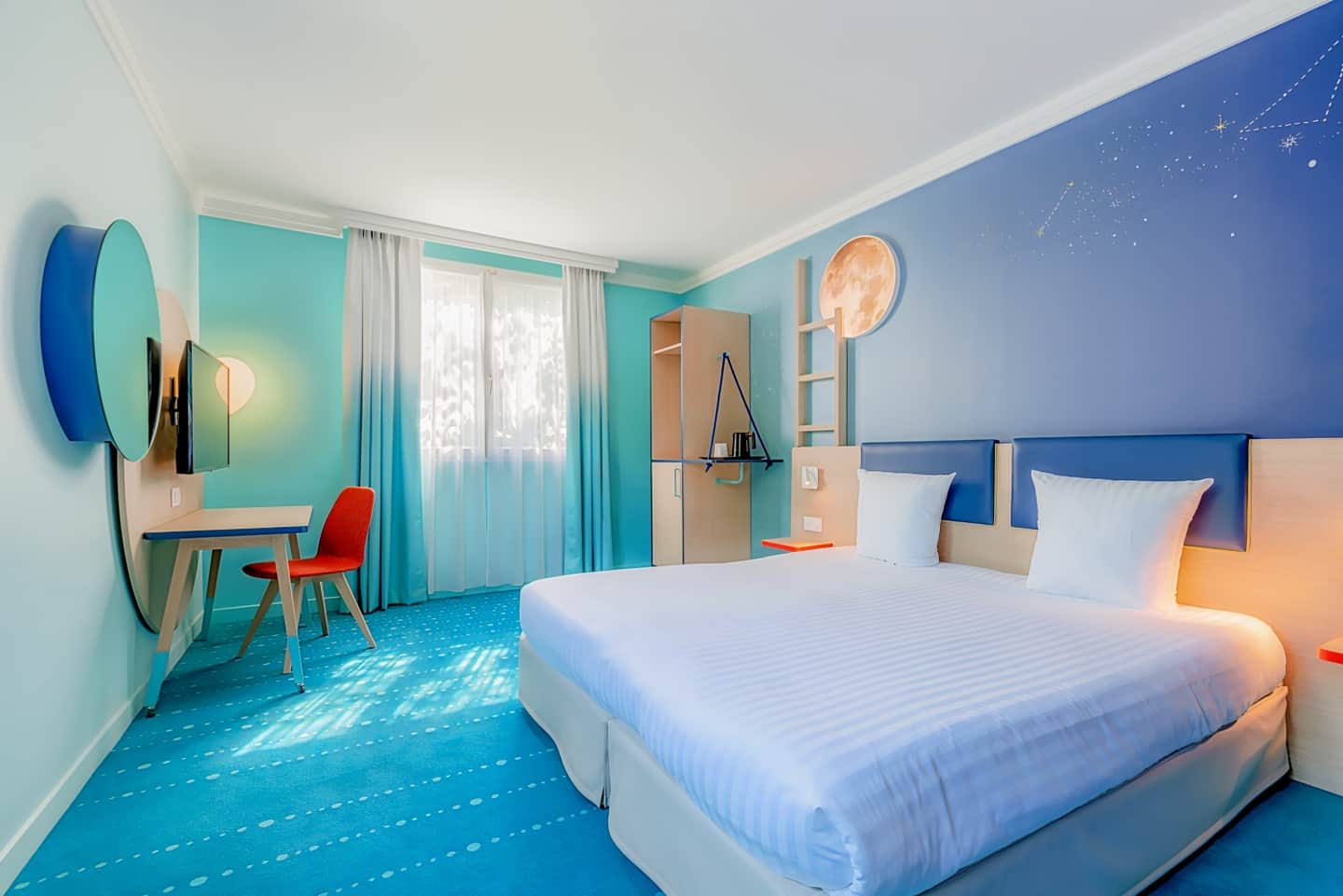 Grand Magic Hotel