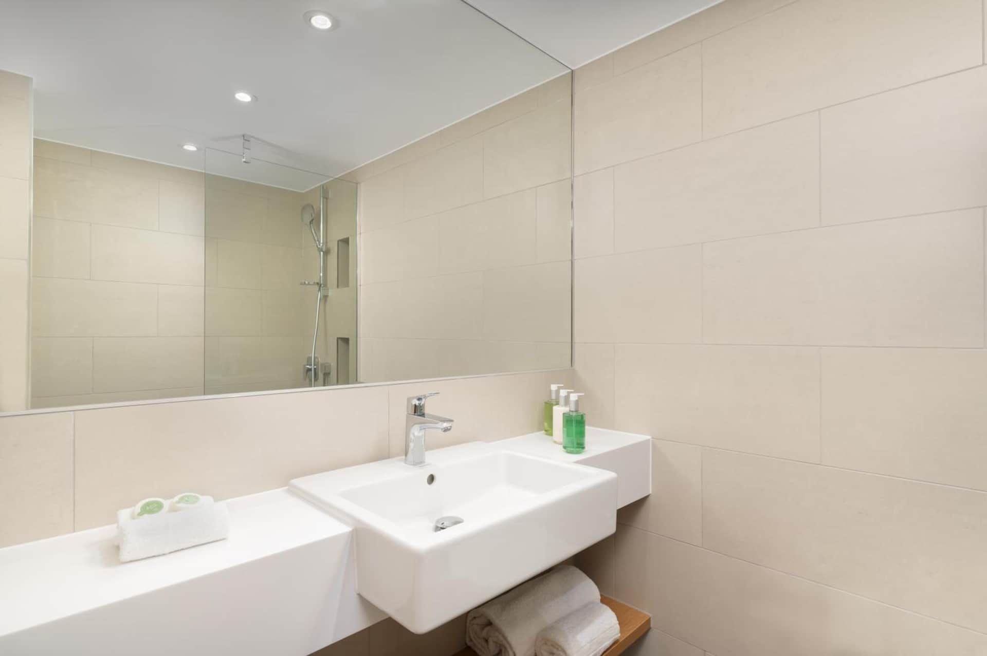 The Lincoln Suites