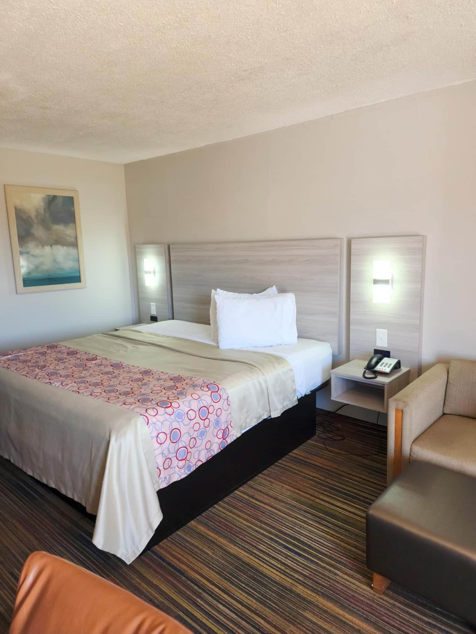 Discovery Inn & Suites