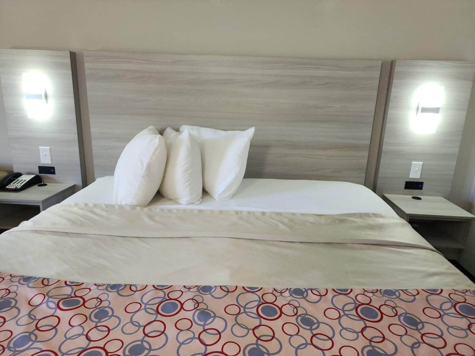 Discovery Inn & Suites
