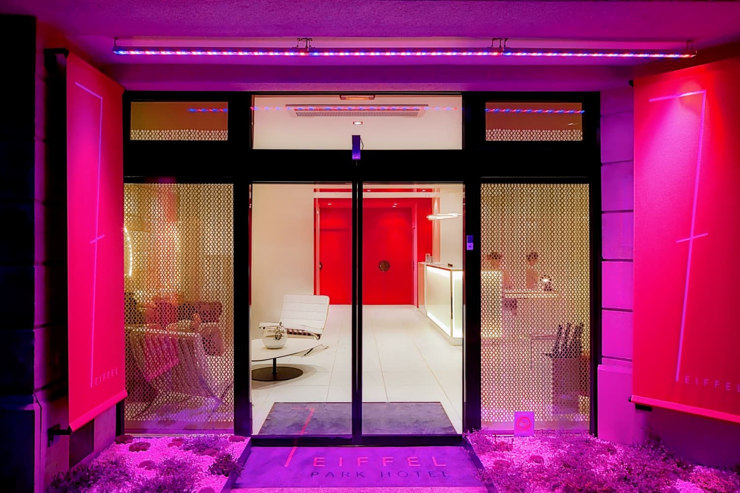 7 Eiffel Hotel by Malone