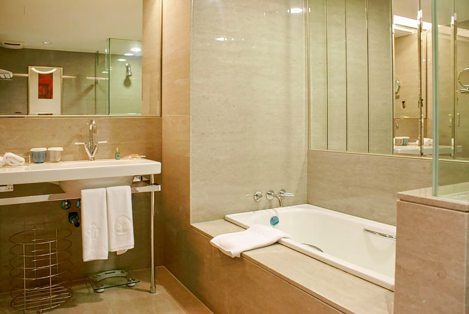 尊爵天際大飯店 Monarch Skyline Hotel