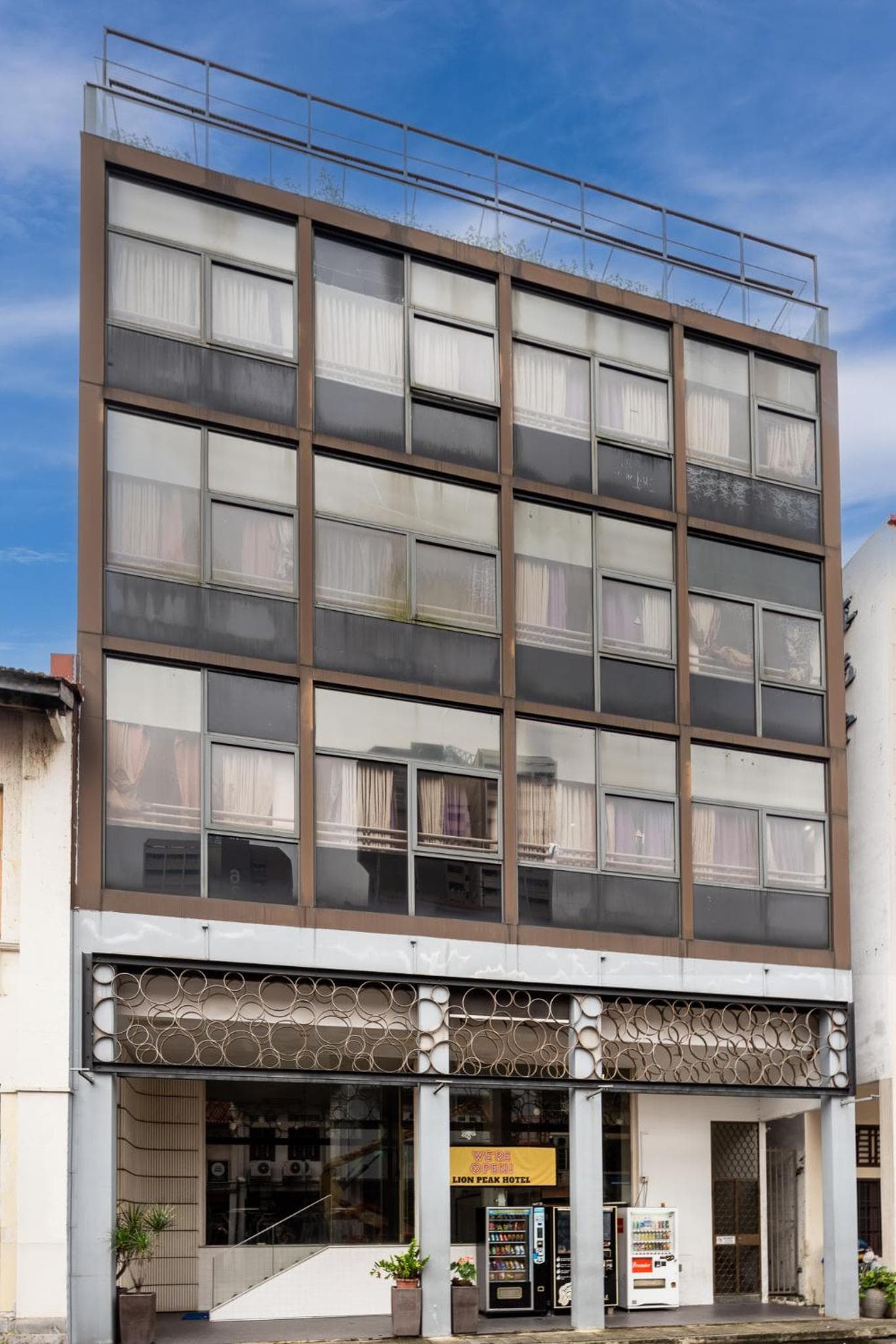 Lion Peak Dickson Hotel