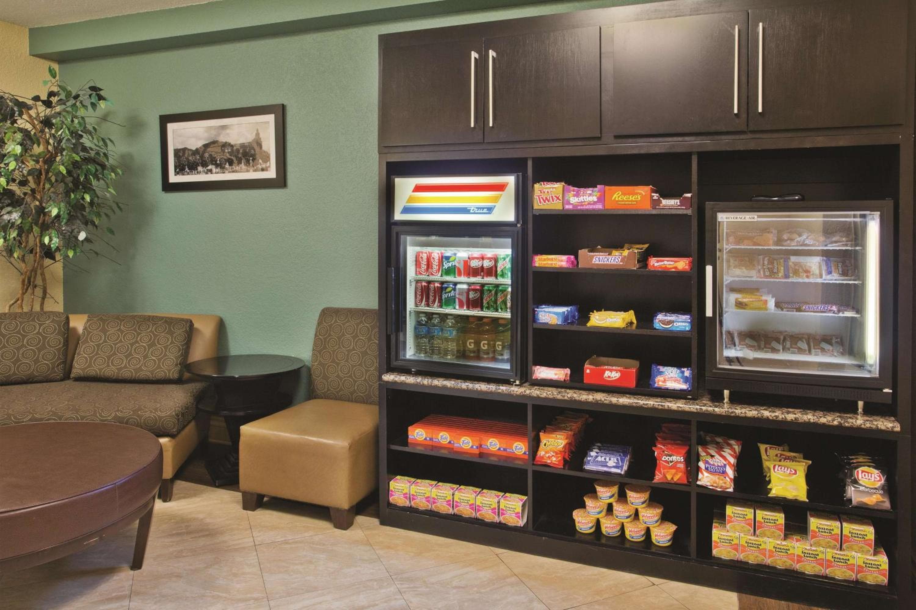 La Quinta Inn & Suites by Wyndham Hot Springs