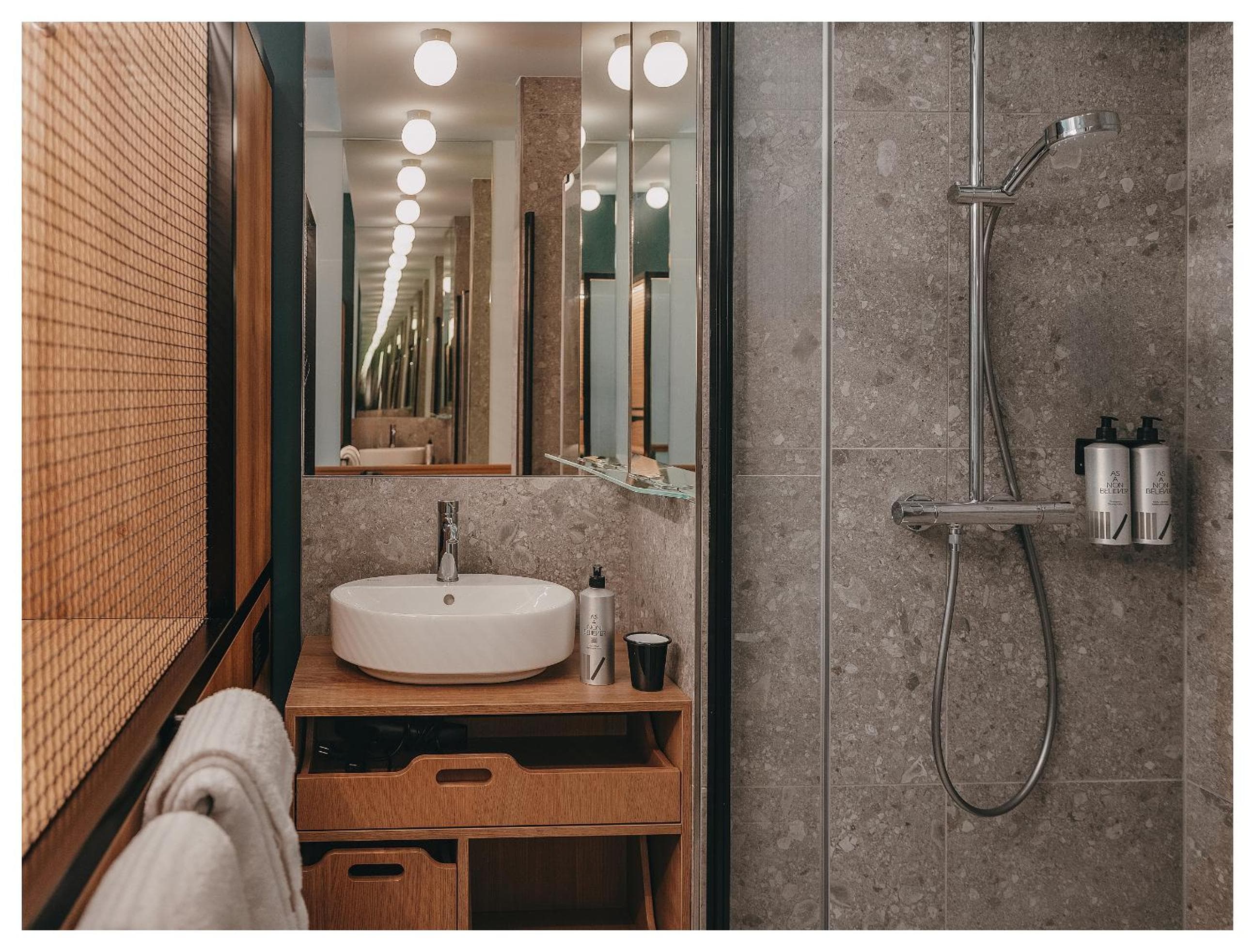 1.75 Paris Le Charme