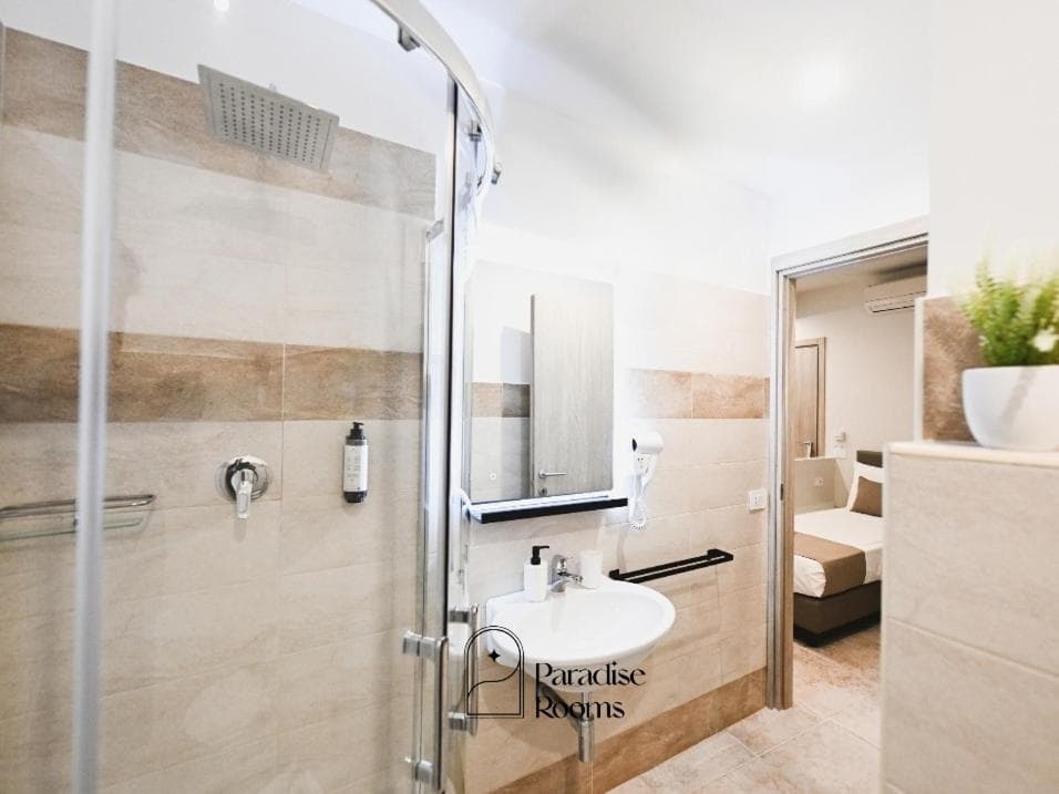 Hotel Paradise Rooms