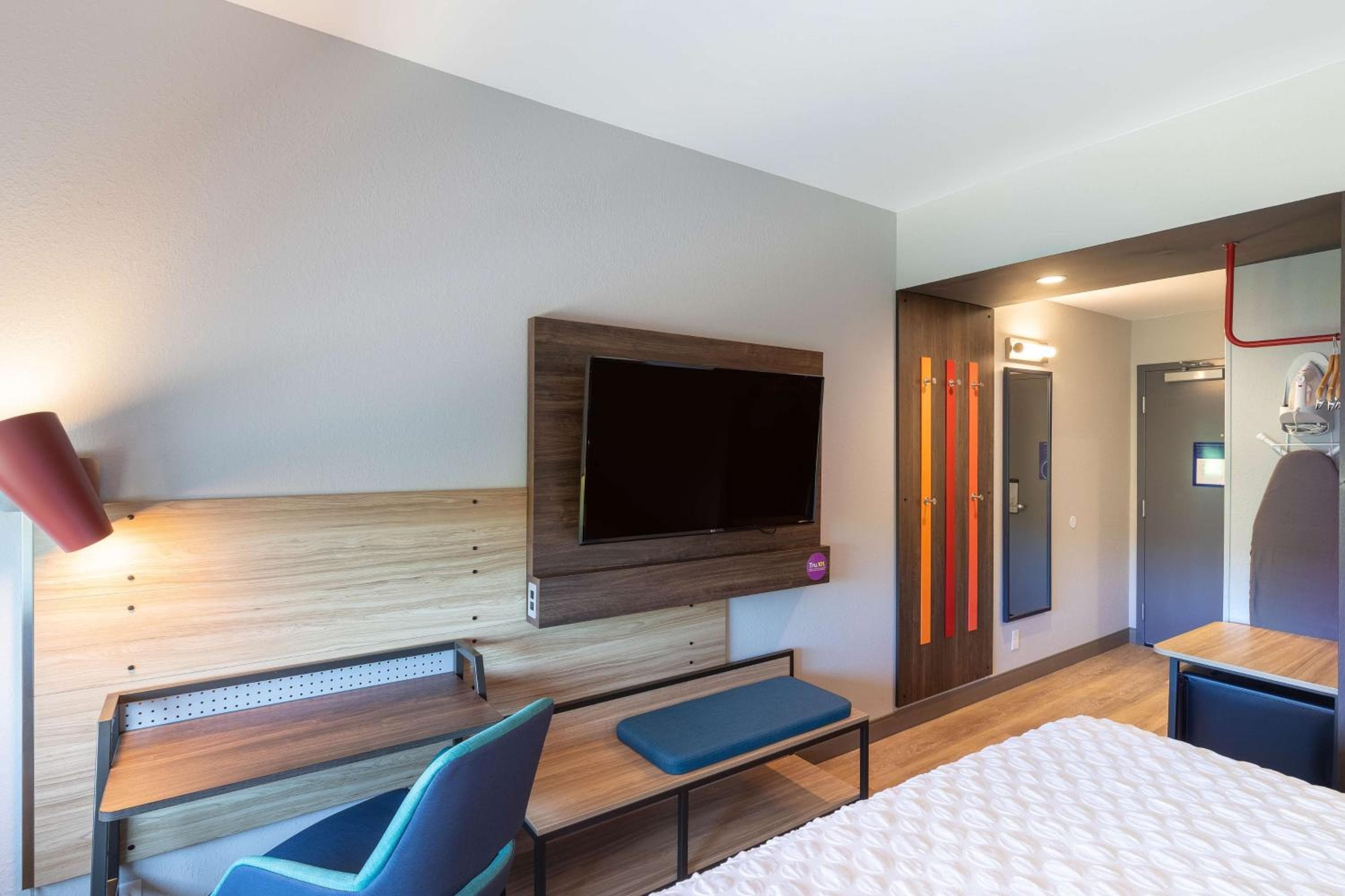 Tru by Hilton Eugene