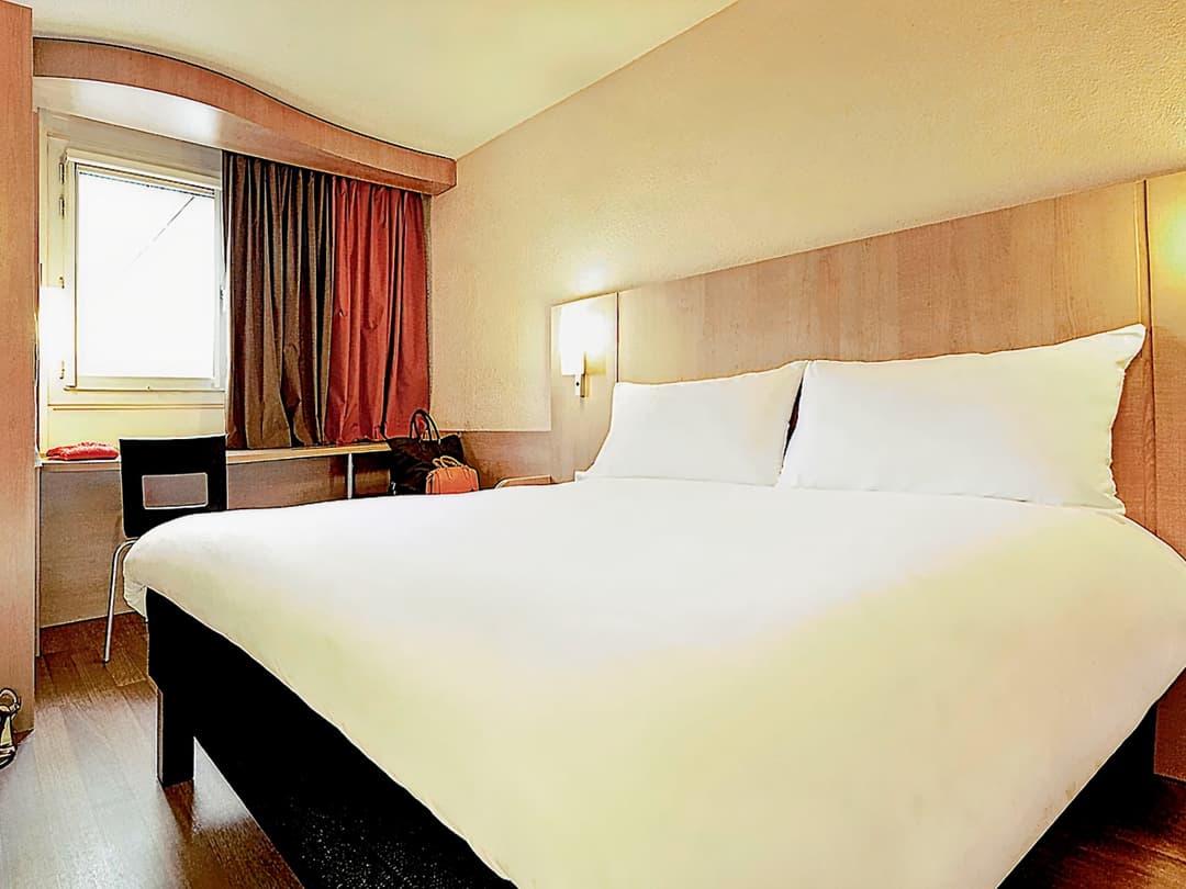 ibis Calais Car Ferry