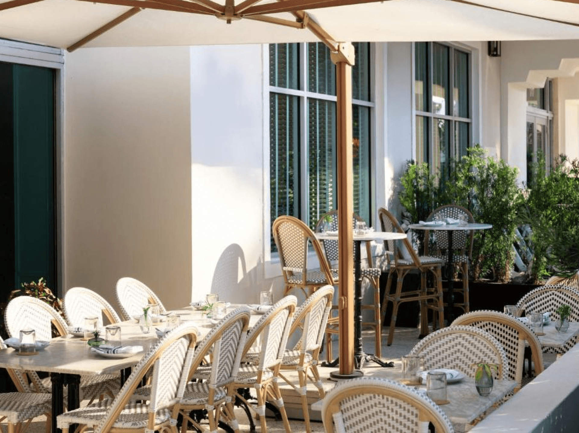 Kimpton Surfcomber Hotel by IHG