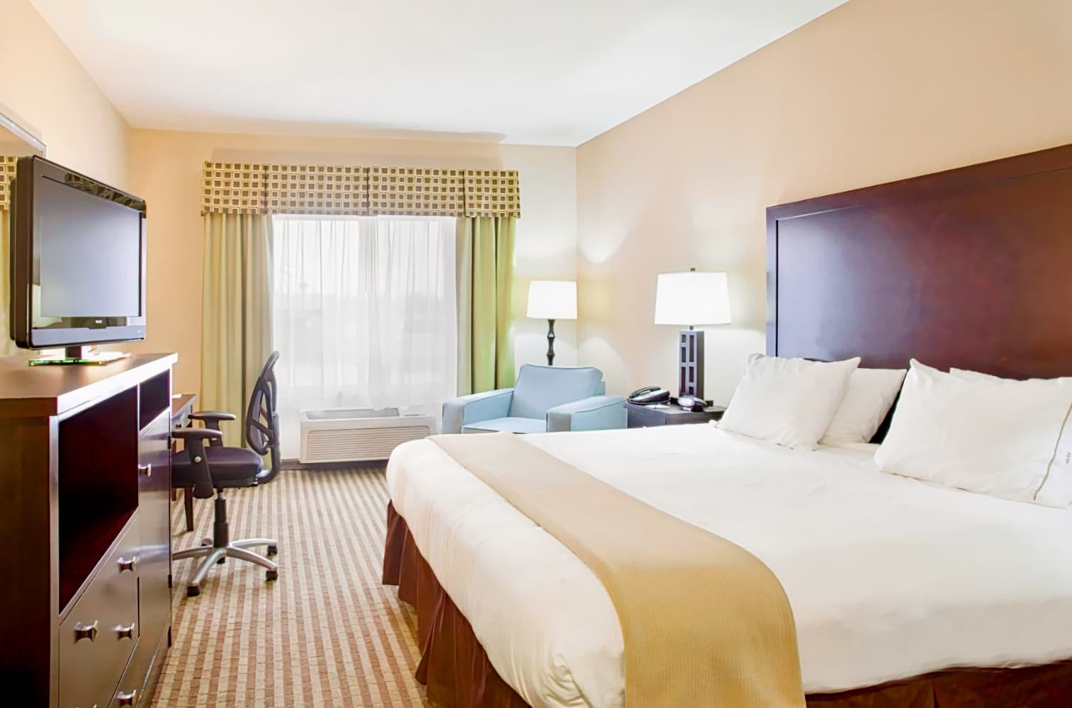 Holiday Inn Express Le Roy - Bloomington Area