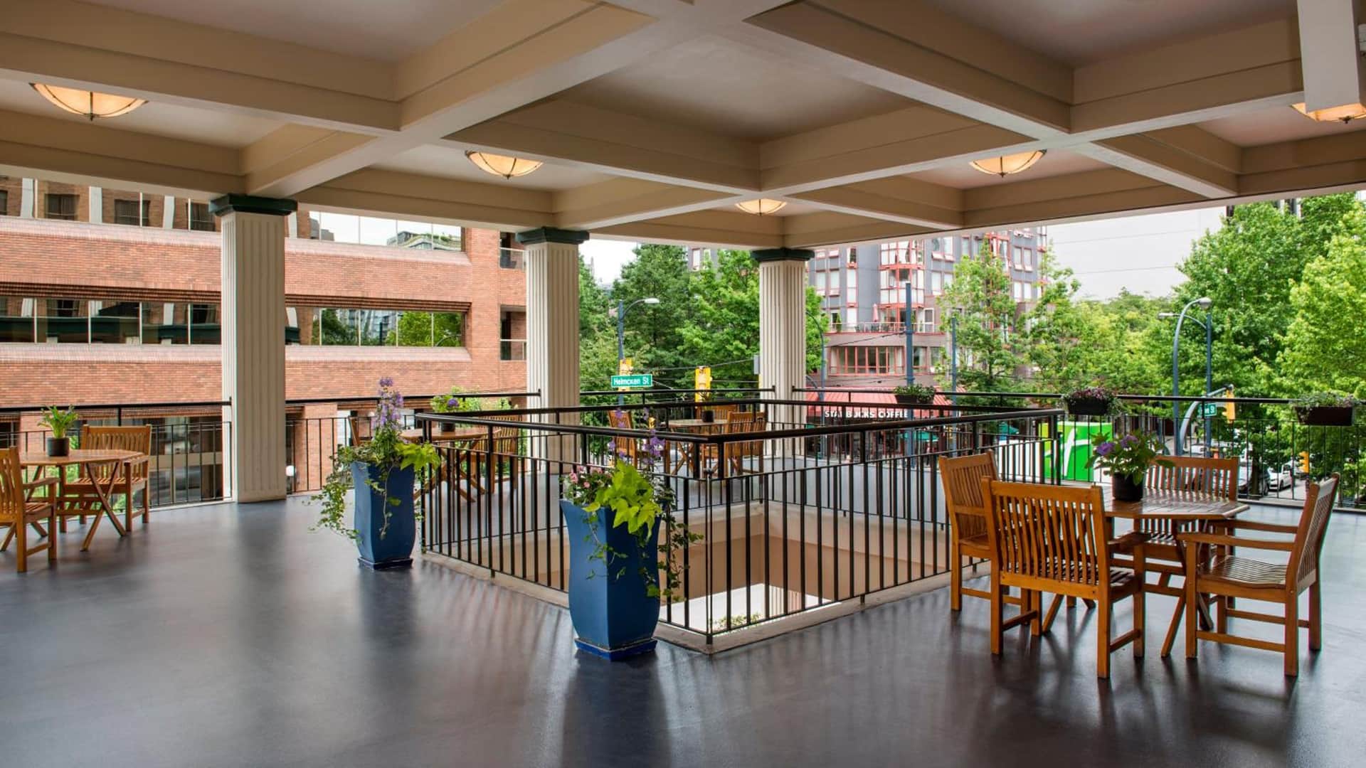 Holiday Inn Vancouver Downtown & Suites, an IHG Hotel
