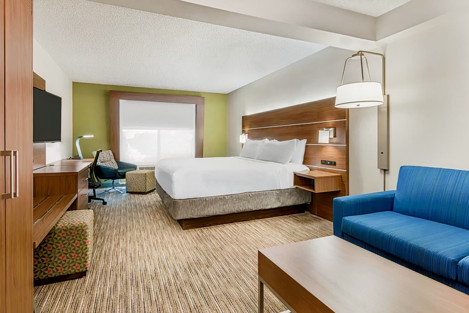 Holiday Inn Express & Suites Bentonville