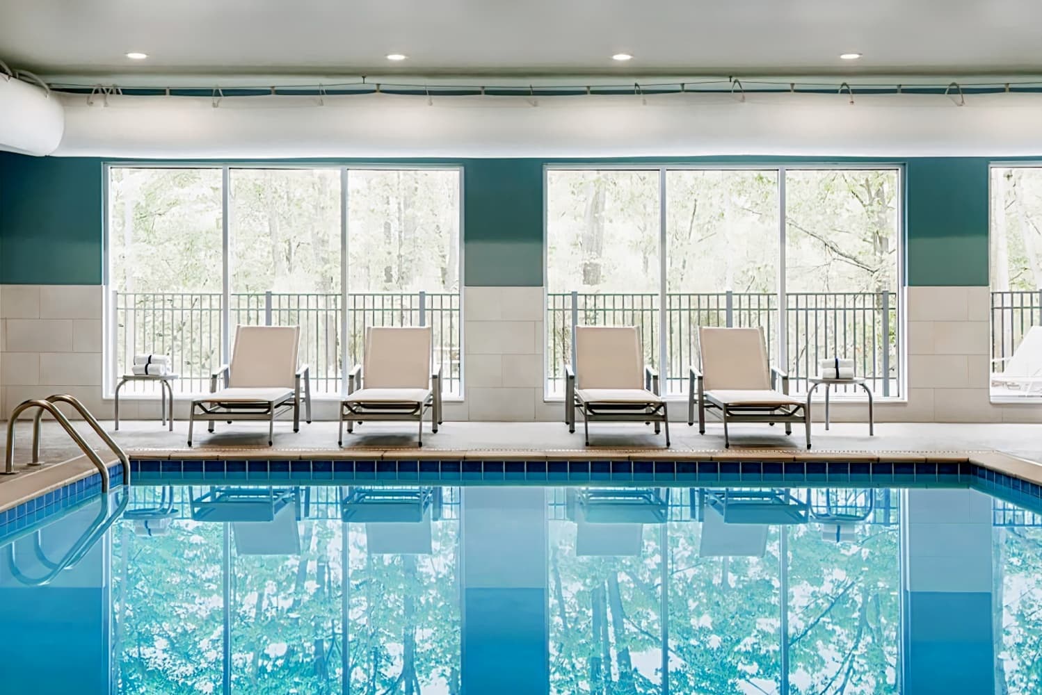 Holiday Inn Express & Suites - Aurora