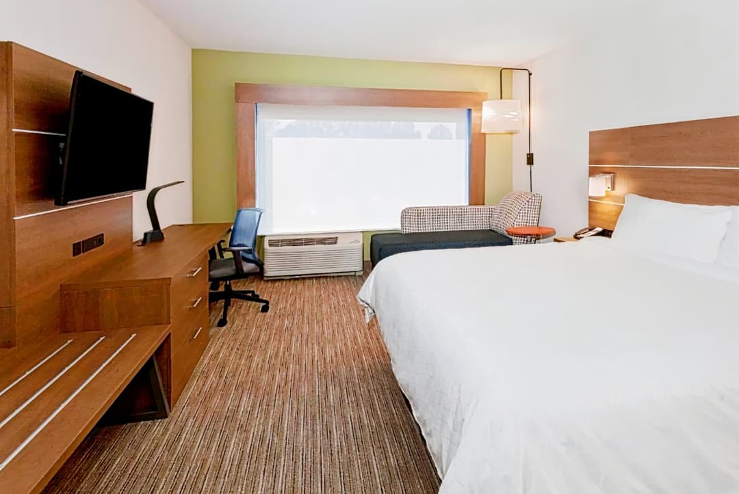 Holiday Inn Express & Suites - Fayetteville
