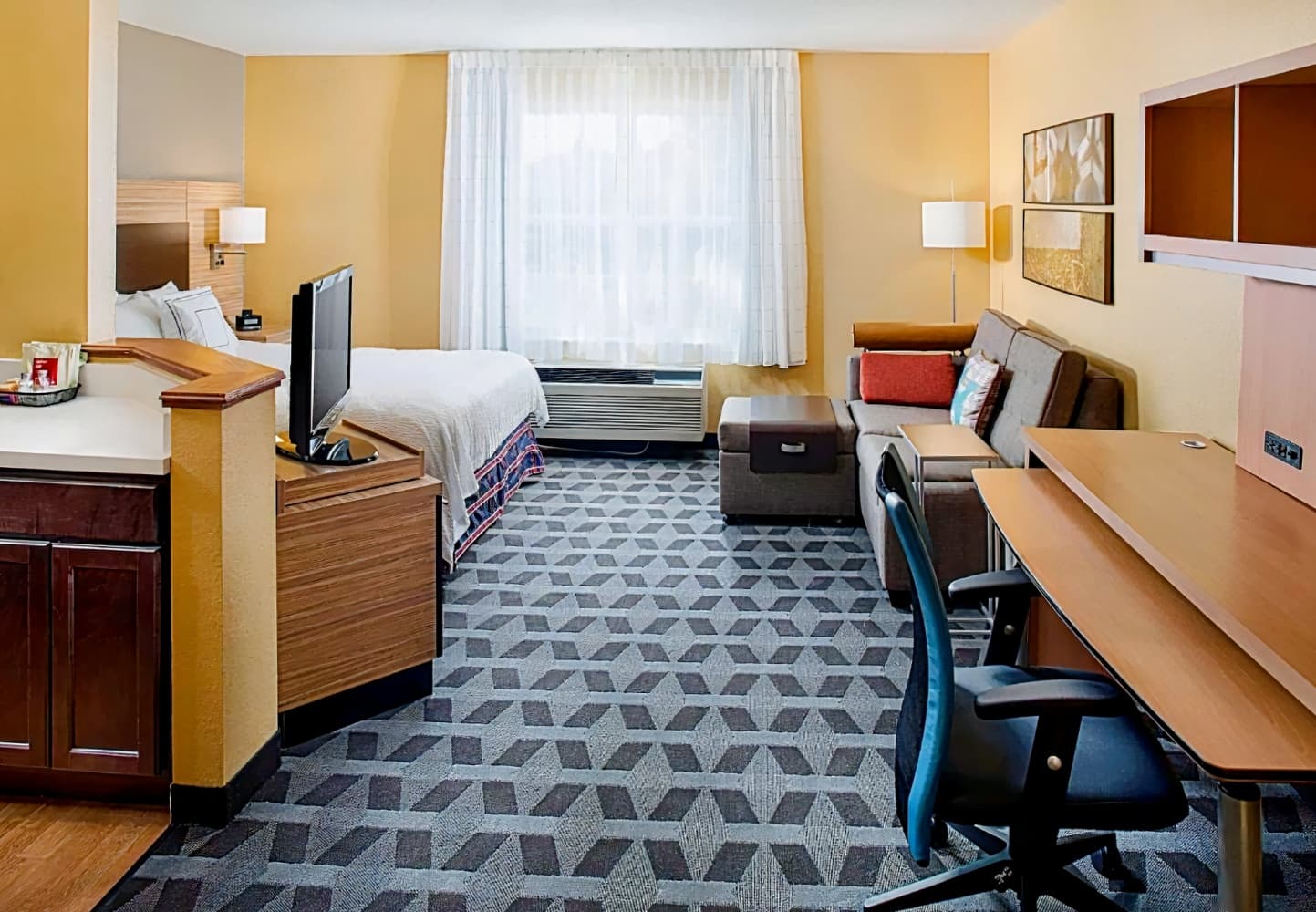 TownePlace Suites by Marriott Manchester-Boston Regional Airport