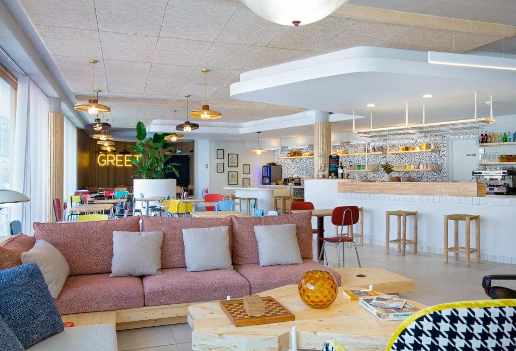 greet hotel Salon-de-Provence