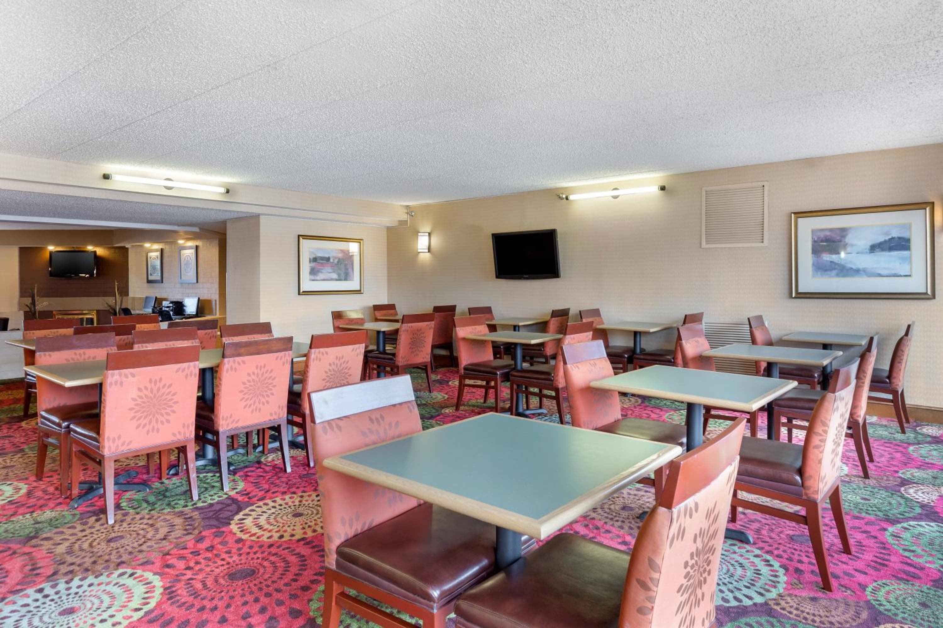 Holiday Inn Express Chicago-Downers Grove, an IHG Hotel