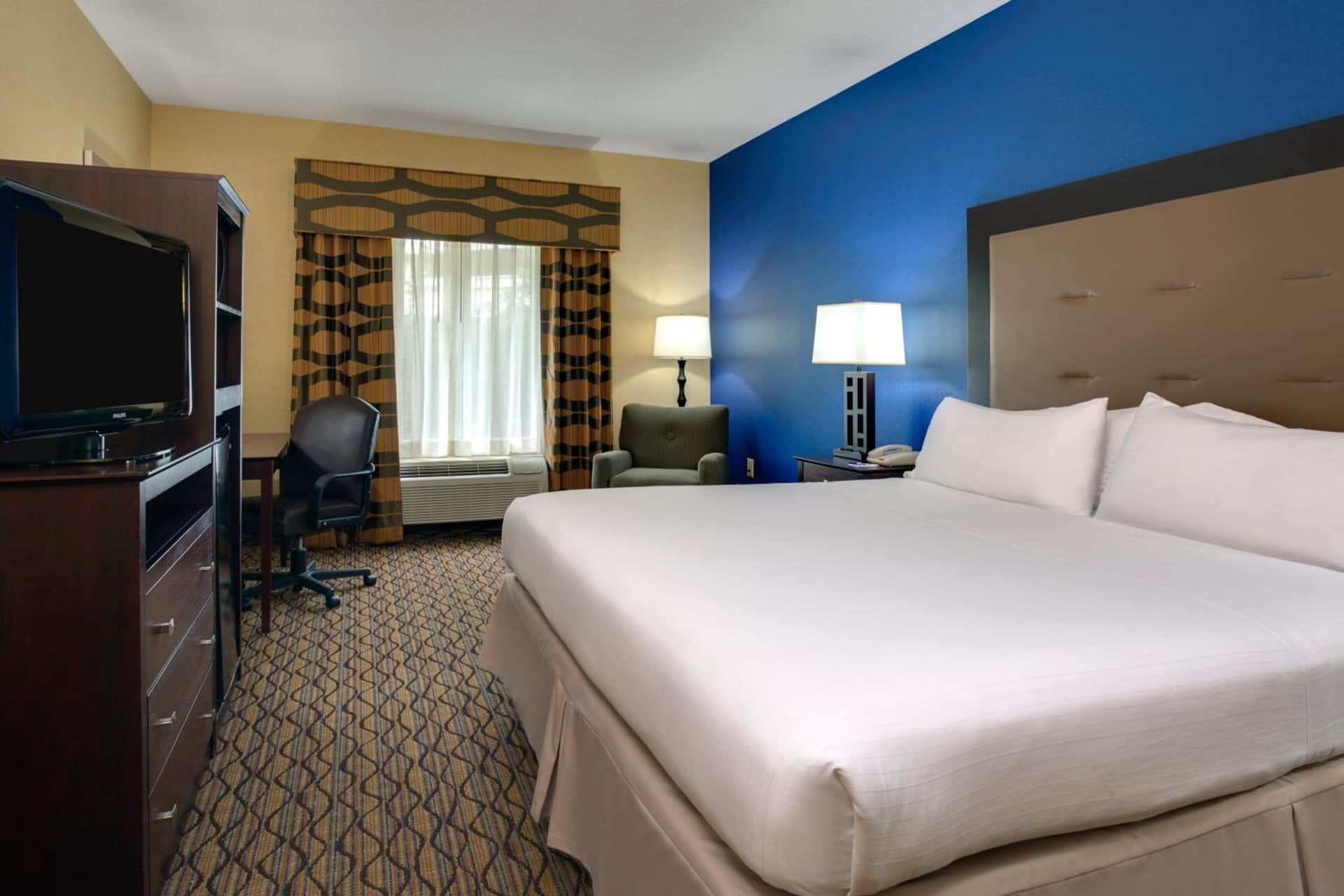 Holiday Inn Express Tower Center New Brunswick, an IHG Hotel