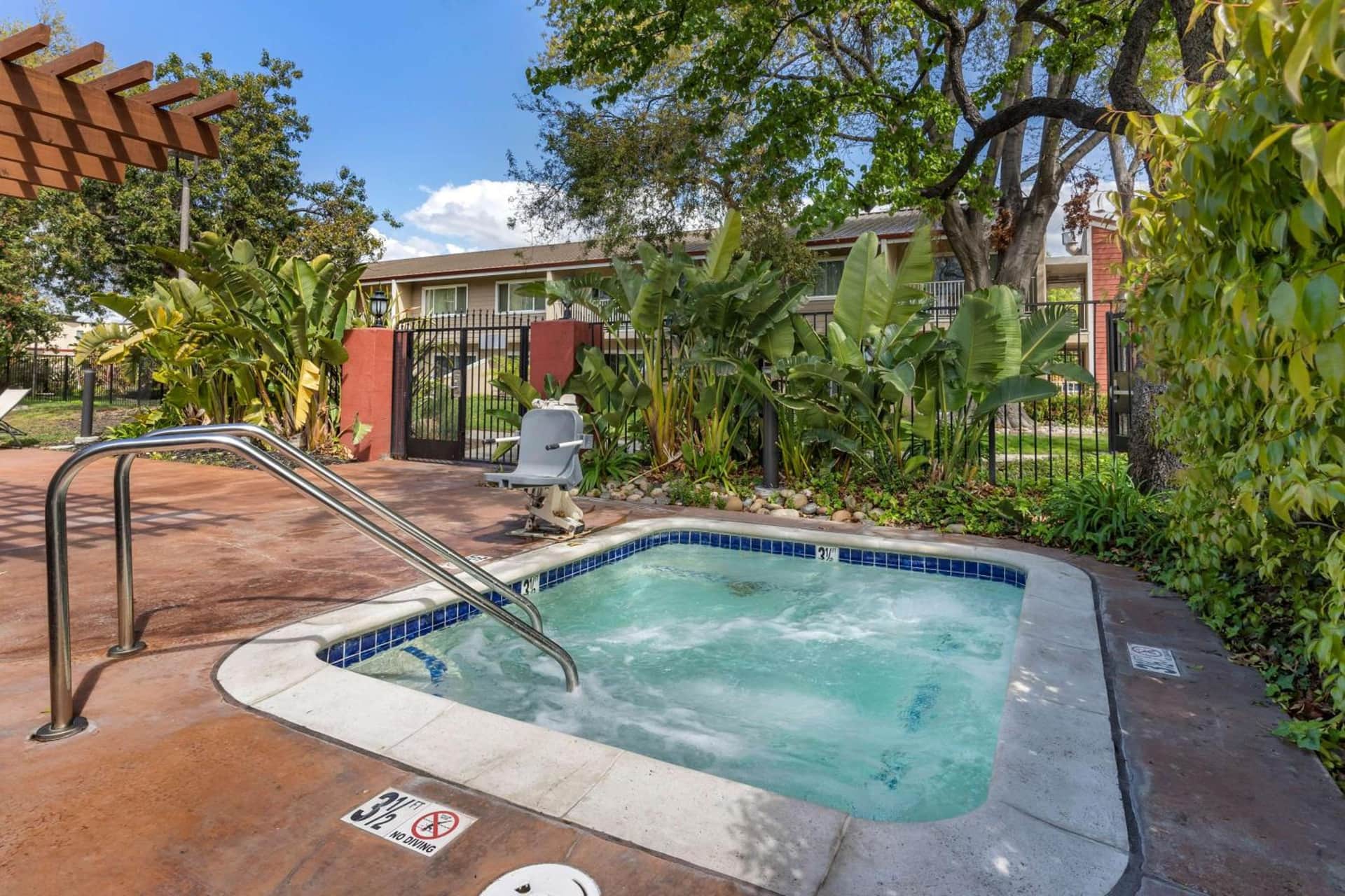 Best Western Plus Garden Court Inn
