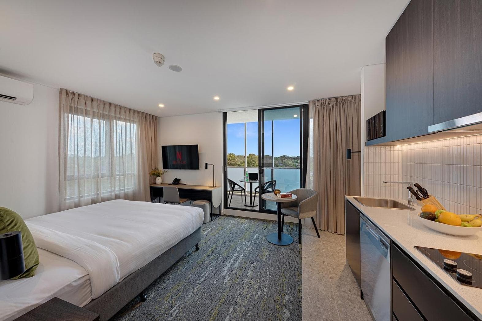 Littomore Hotel & Suites Kingswood