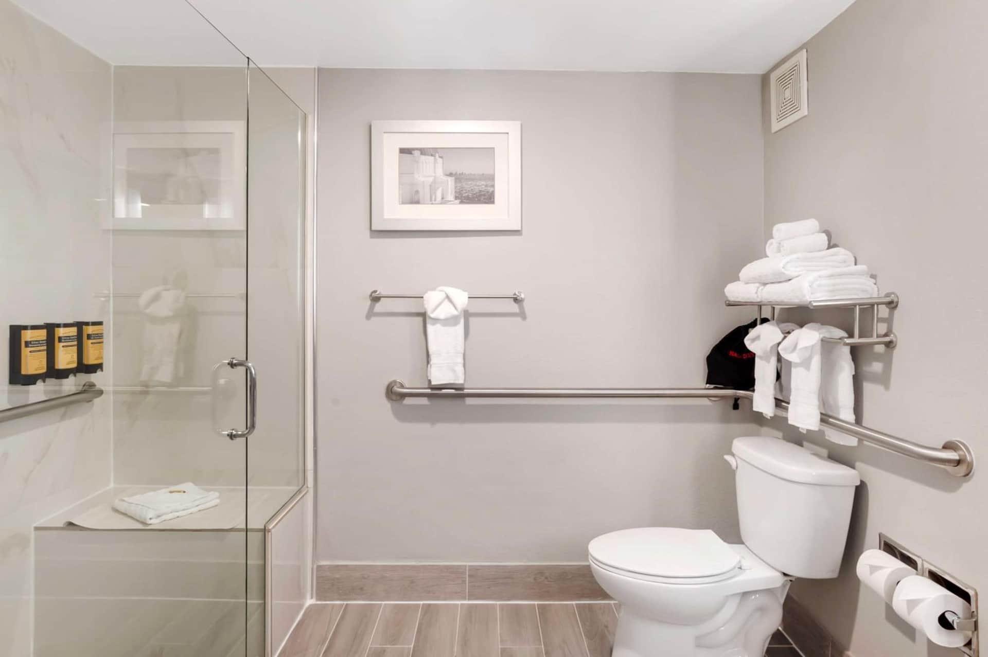 Best Western Plus Commerce Hotel