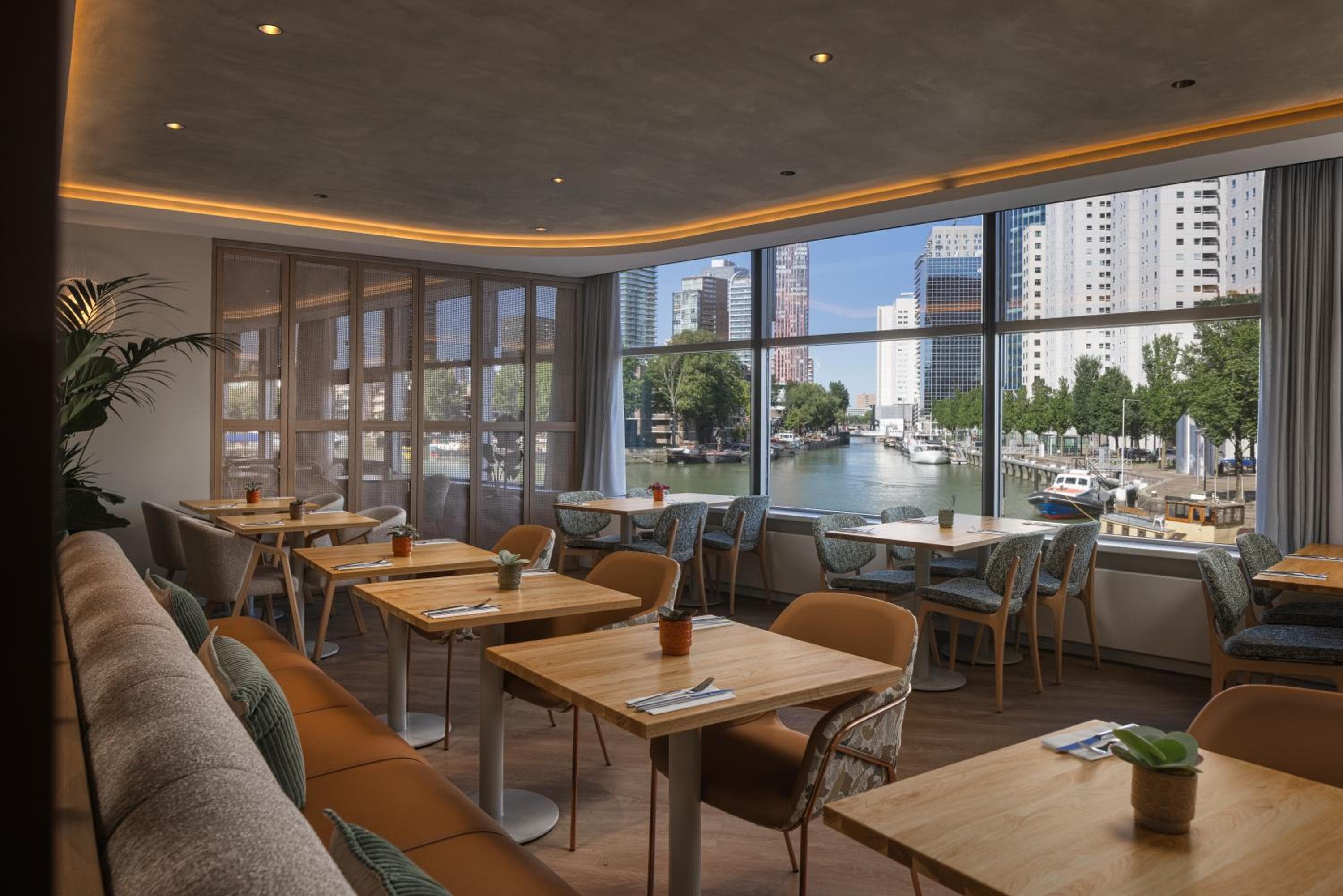 DoubleTree by Hilton Rotterdam Centre