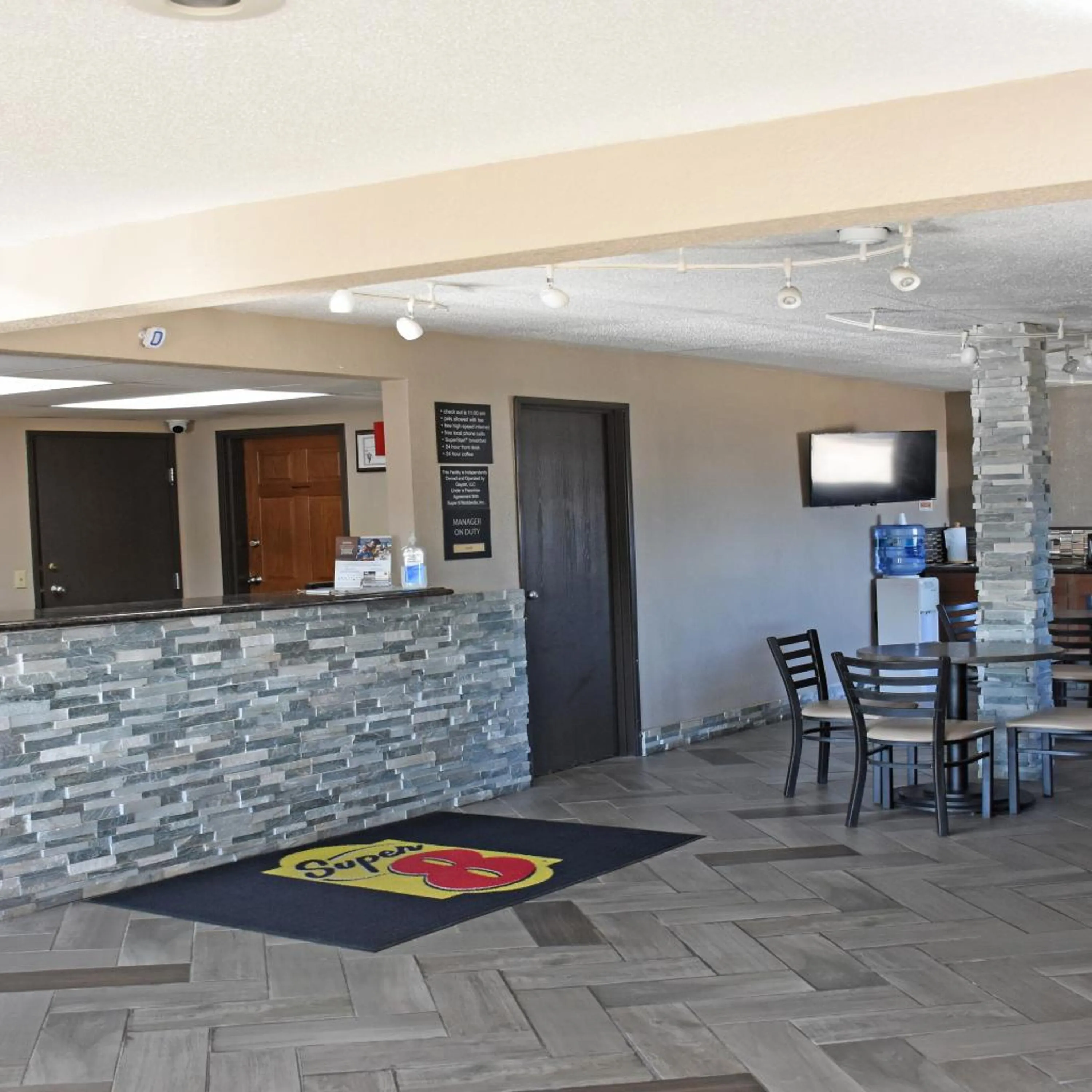 Super 8 by Wyndham Fort Madison