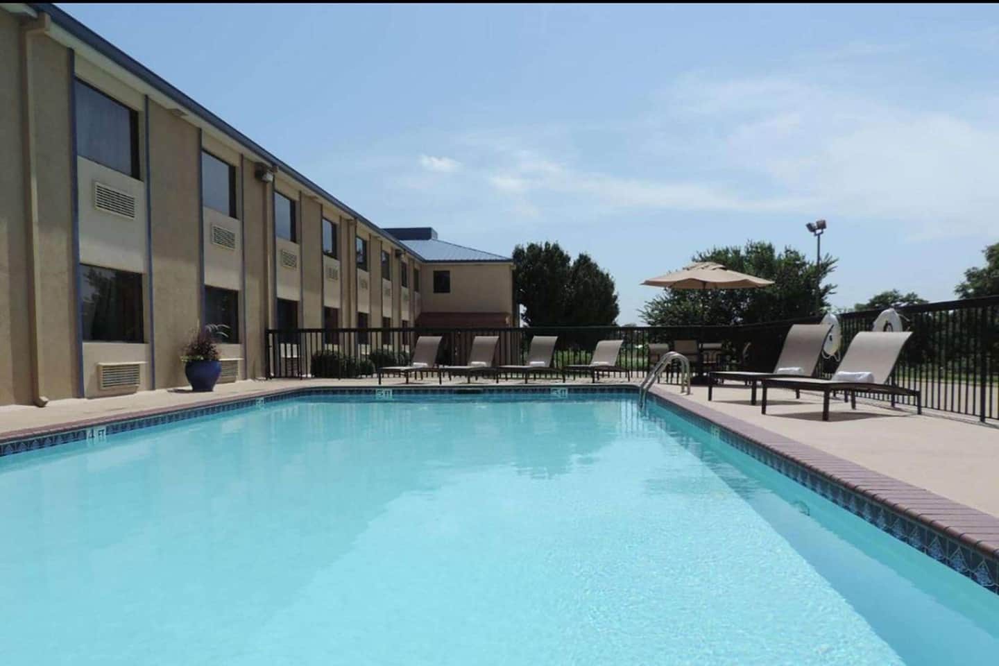 Baymont by Wyndham Ardmore I-35