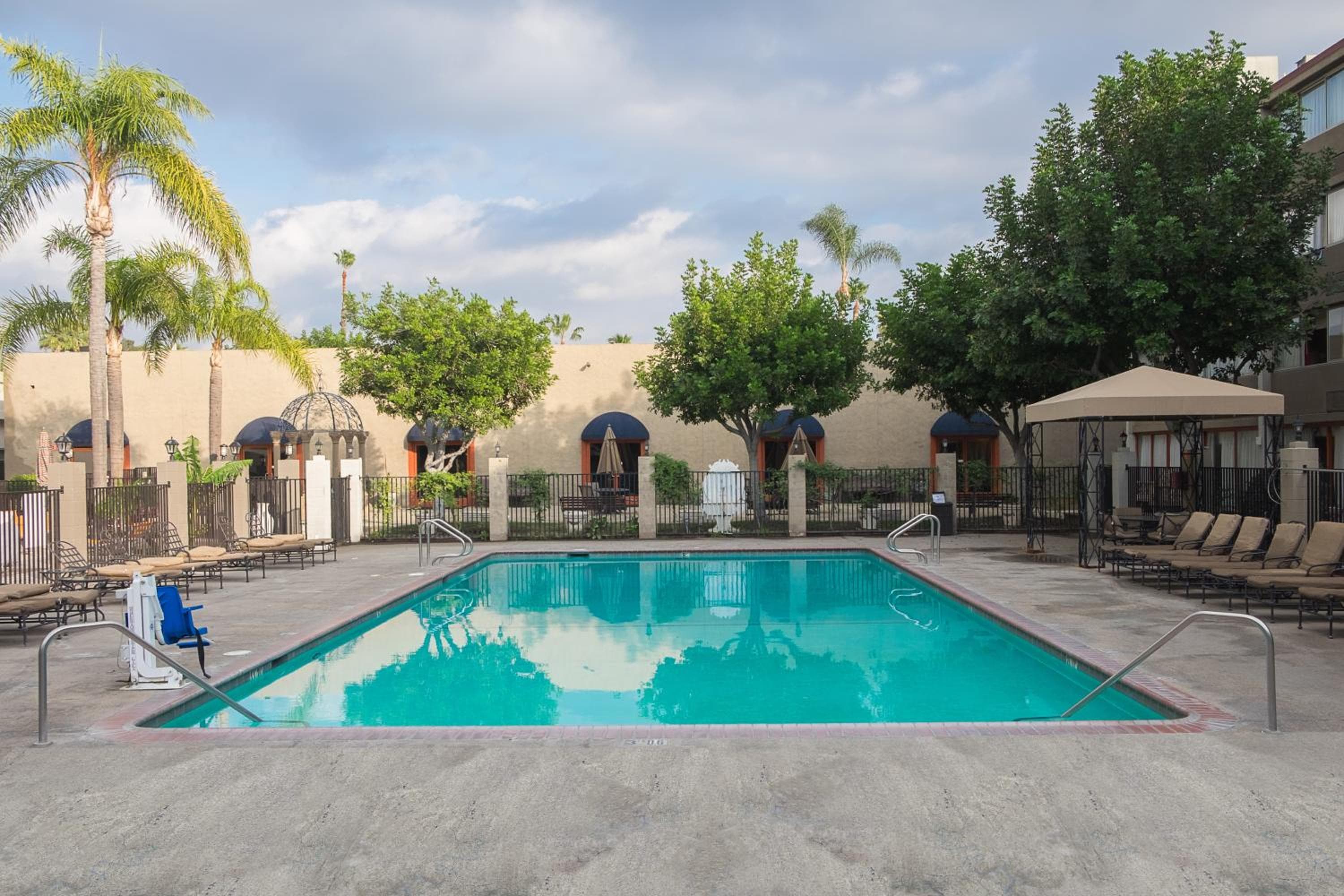 Howard Johnson by Wyndham Fullerton/Anaheim