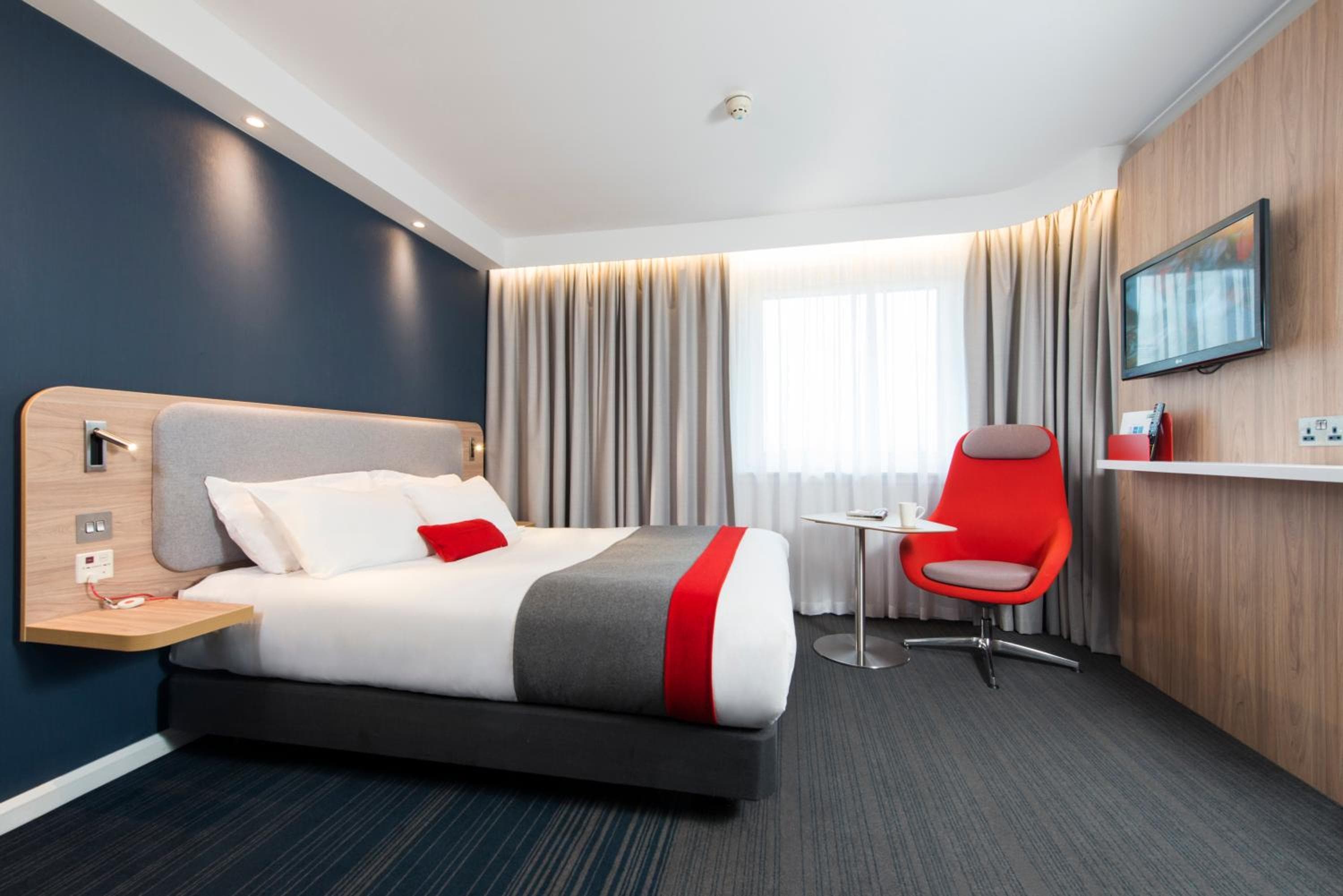 Holiday Inn Express London Luton Airport by IHG