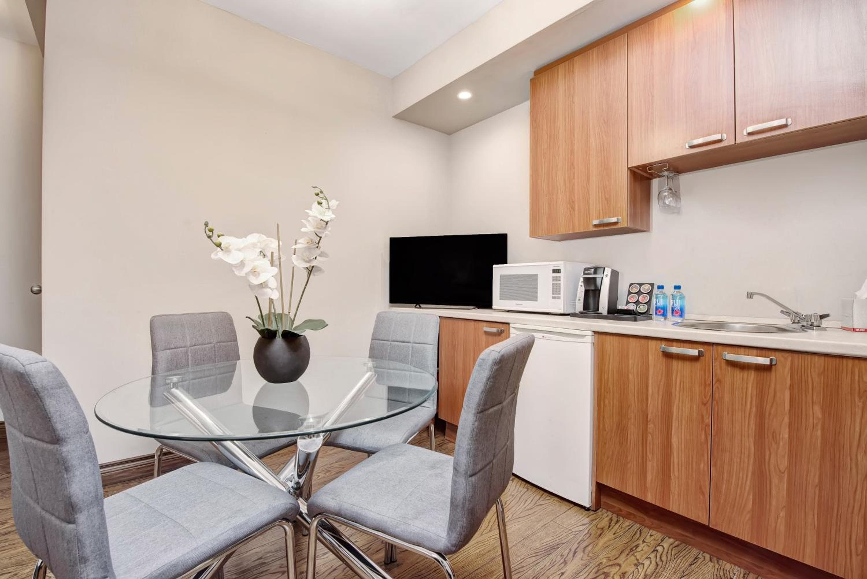 The Willowdale Hotel Toronto North York