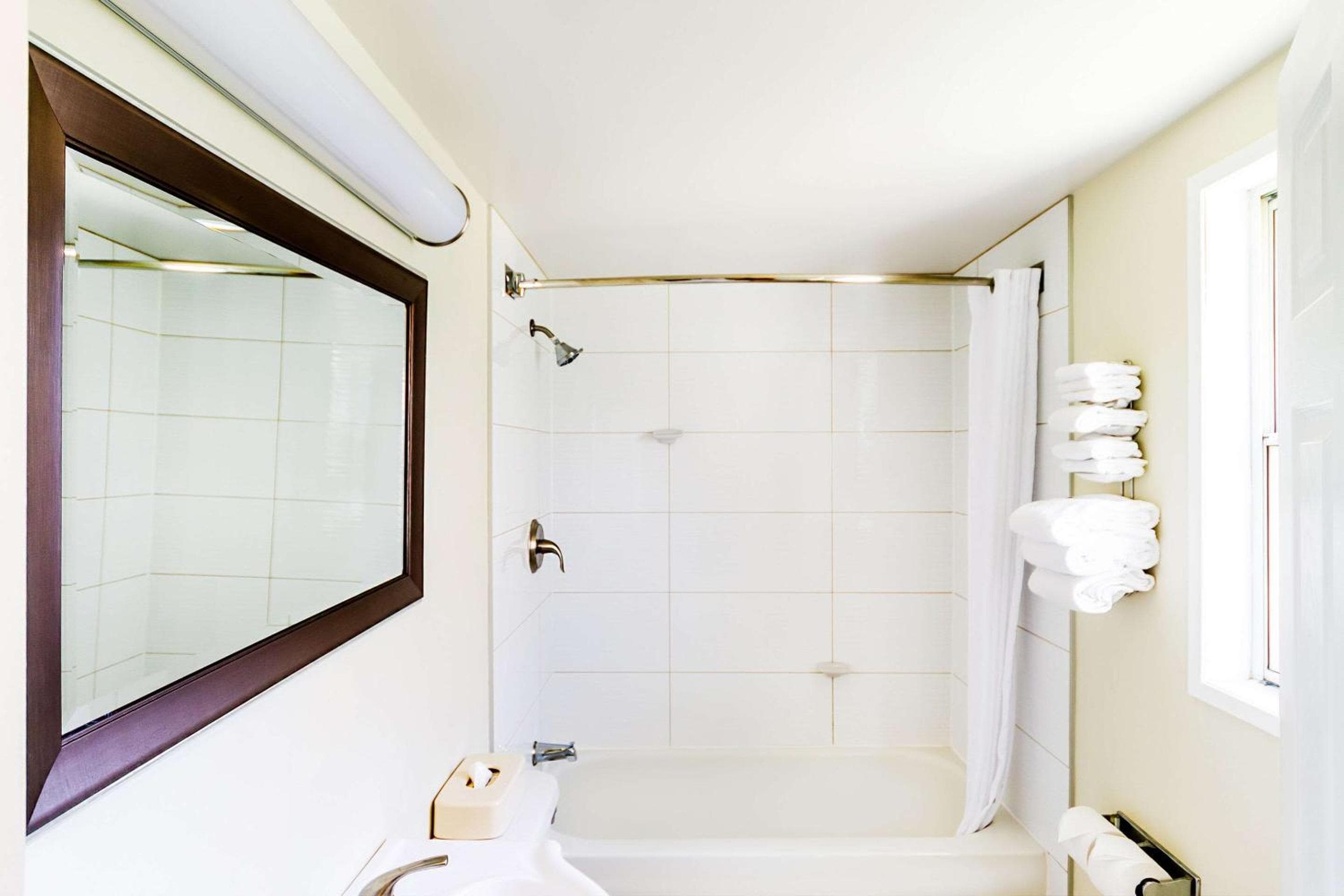 Econo Lodge at the University