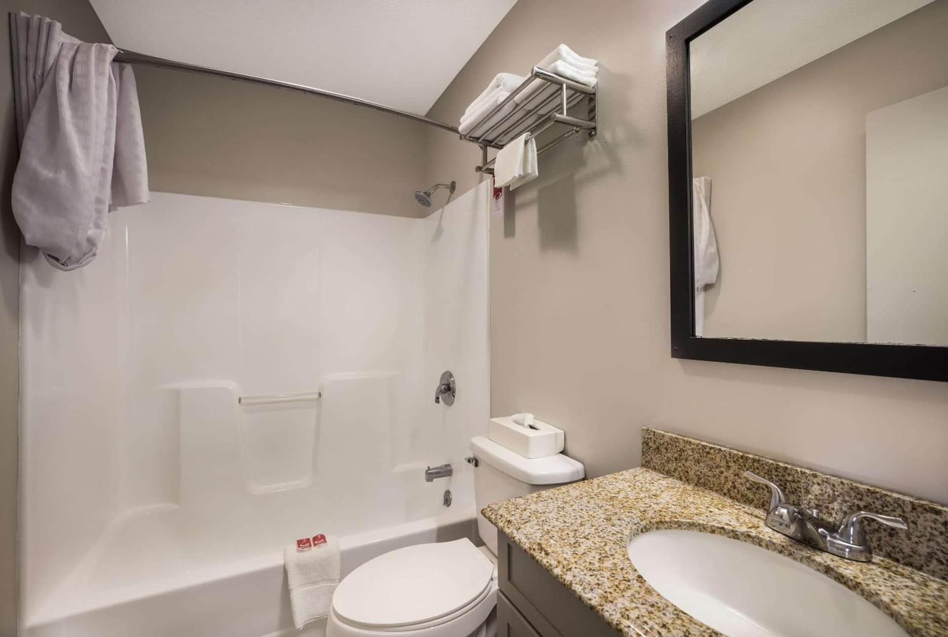 Econo Lodge Inn & Suites Canandaigua - Fingers Lake Area