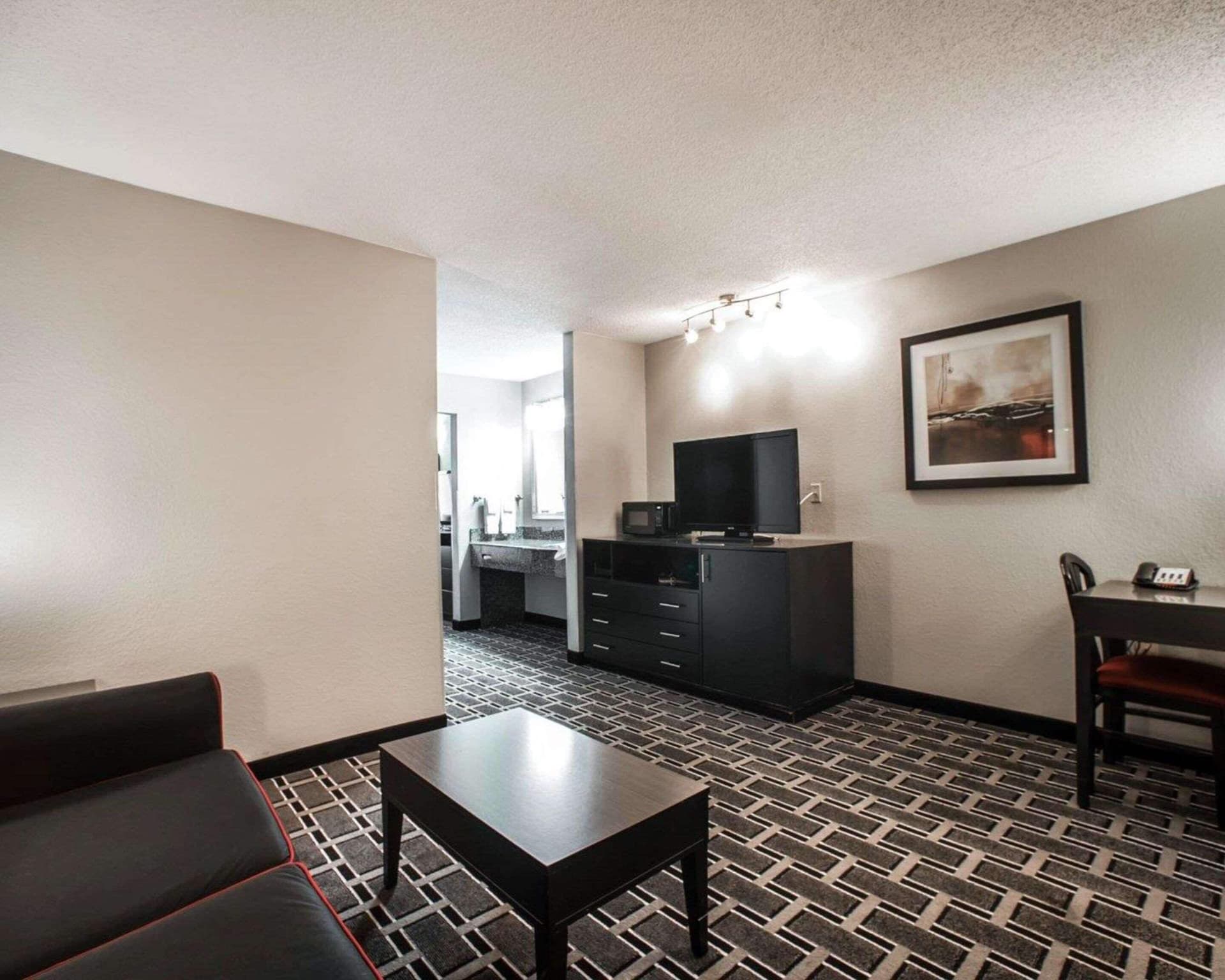 Comfort Suites Nashville Airport - BNA