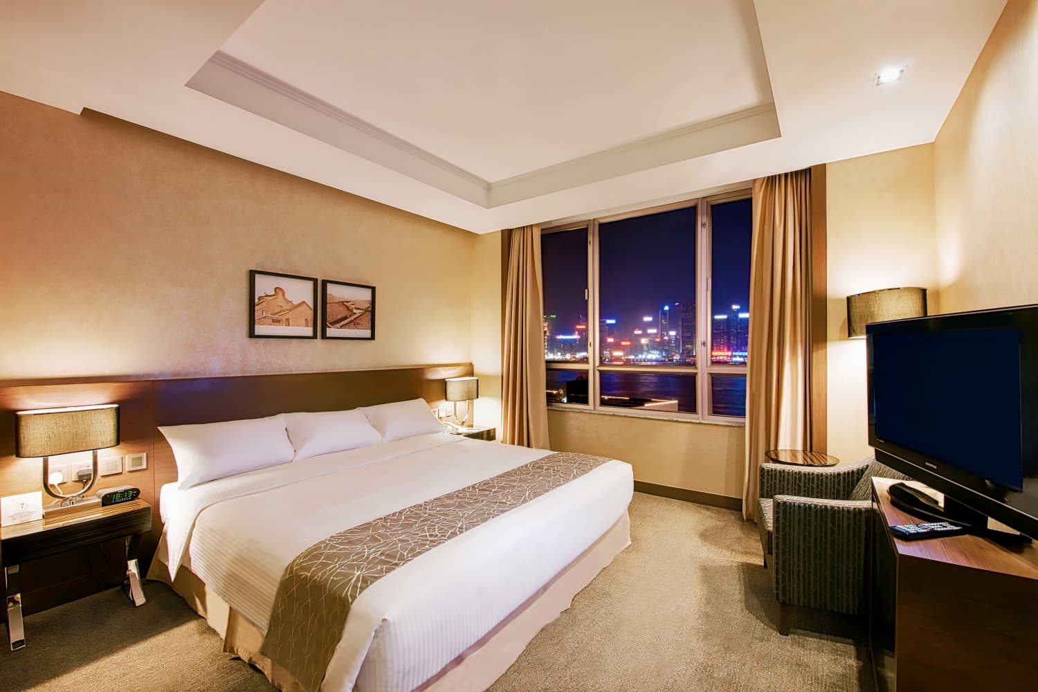 香港基督教青年會 ( The Salisbury – YMCA of Hong Kong )