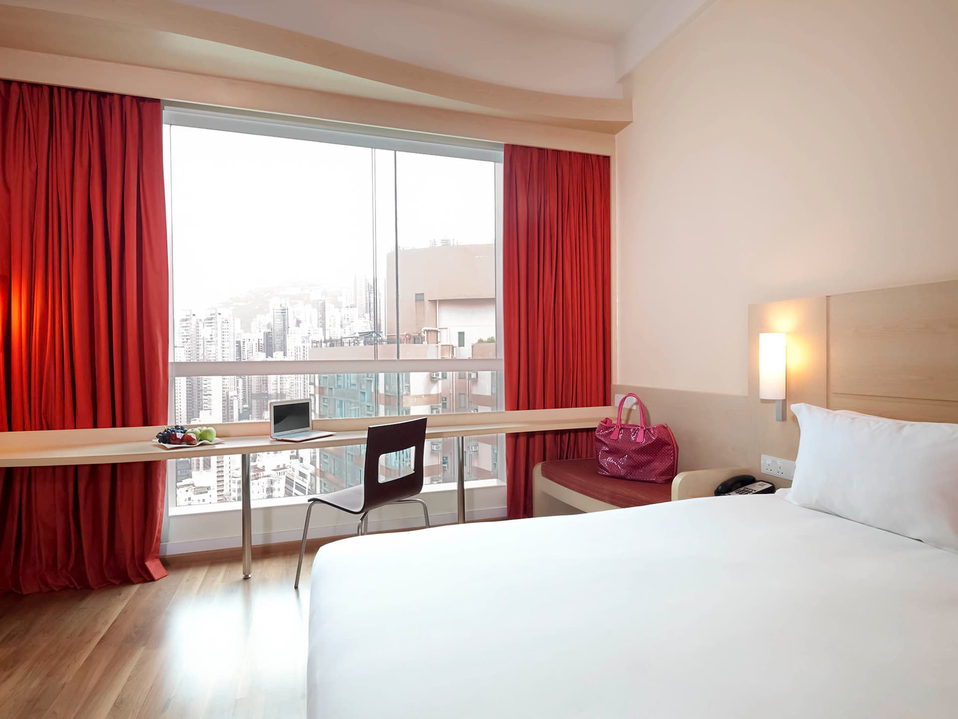宜必思香港中上环酒店 ( Ibis Hong Kong Central and Sheung Wan Hotel )